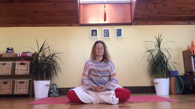 Chakra Mantra and Meditation for tuning into our body смотреть онлайн