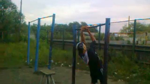 трюки на турнике.3gp смотреть онлайн