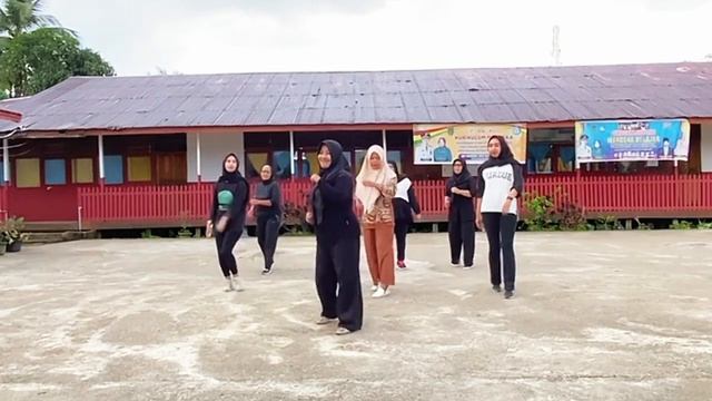 LETS DANCE (MARI BERJOGET) || LINE DANCE || COREO BY ULI ELFRIDA смотреть онлайн