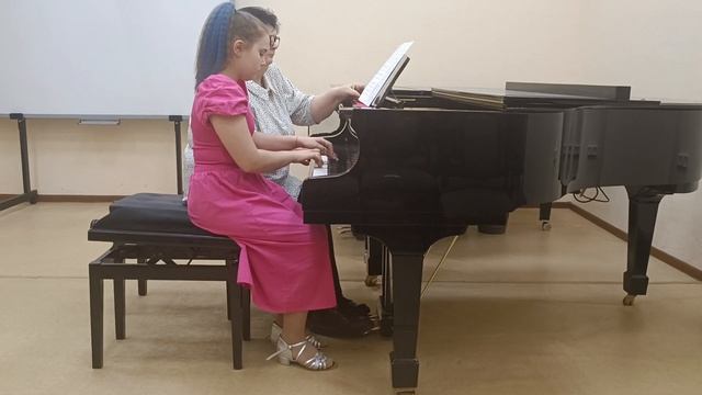 Ю. Рочеролл "Вальс". Исполняет Пудова Кристина и преподаватель Римма Владимировна Колосова смотреть онлайн