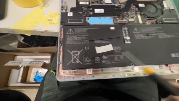 Microsoft Surface Laptop Go Model 1943 - What is inside