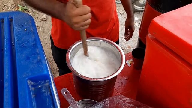 Famous Mango Lassi in Rajkot at Prabhu Live Lassi by Born for indian food | Indian Street Food смотреть онлайн