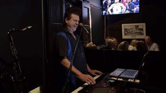 You Sexy Thing - Michael Kleid @ Johnnie's Lounge 1/6/2023 смотреть онлайн