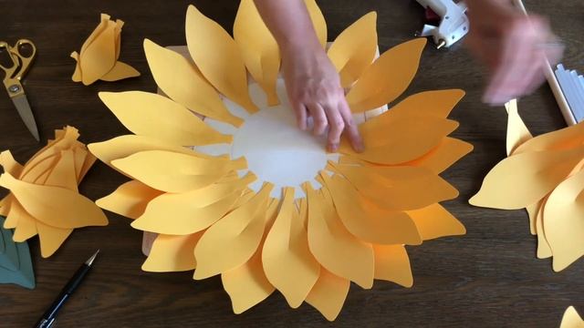 DIY Sunflower Paper Flower Tutorial смотреть онлайн