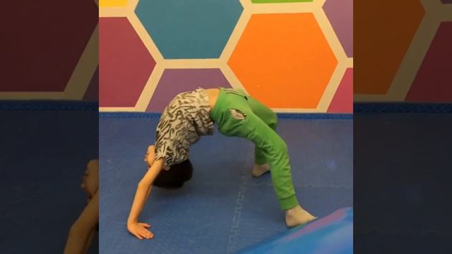 Мостик с переворотом смотреть онлайн