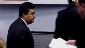 Удар властью  Виктор Янукович