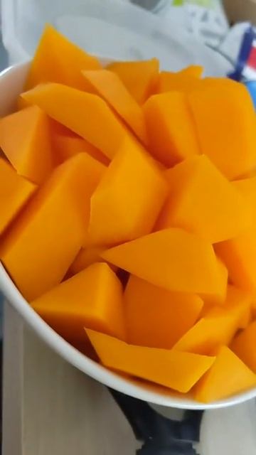 Growing from store vegetables - How many seeds in a butternut squash?! Answer - 292 - yes I counte смотреть онлайн