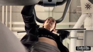 БУЛОЧКА ПОКАЗАЛА КИСКУ 🤤 ｜ СТРИМЕРША ЗАБЫЛА ВЫКЛЮЧИТЬ СТРИМ И СПАЛИЛА КИСКУ