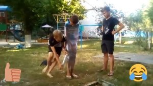 100 слоёв пищевой Плёнки на моём друге!!
