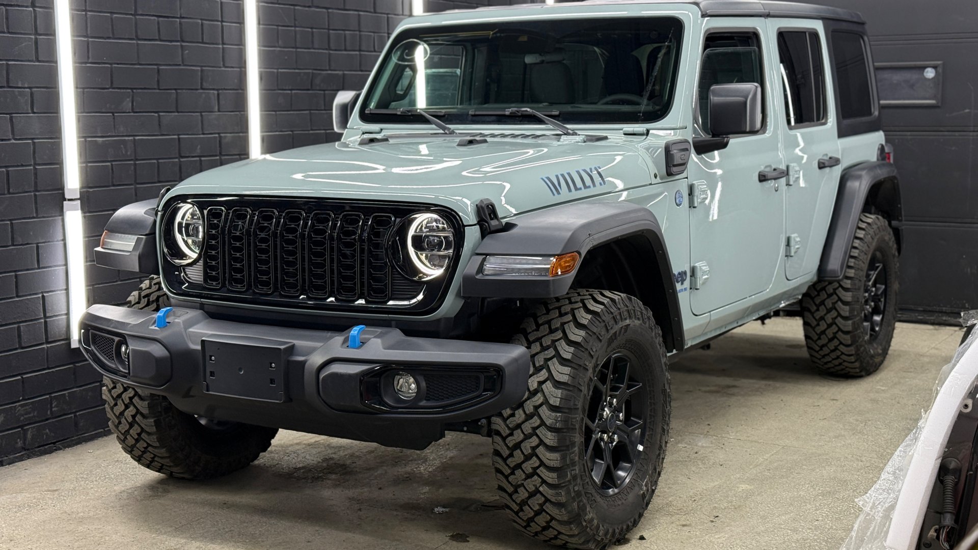2024 Jeep Wrangler Willys Hybrid, зачем переплачивать за Rubicon? смотреть онлайн