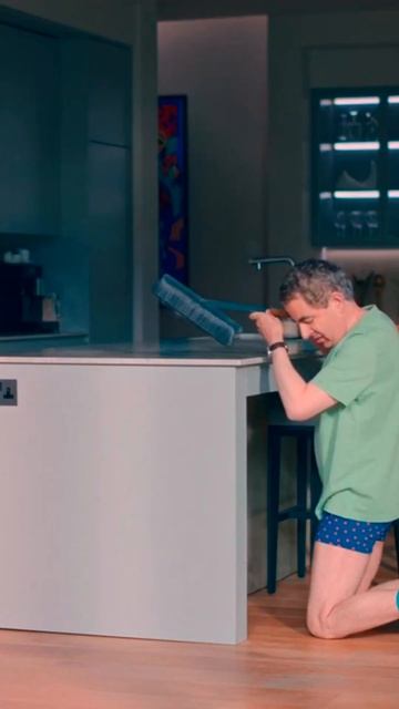 Man vs Bee || Mr. Bean funny scene смотреть онлайн