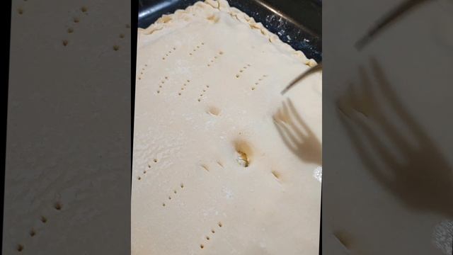 Творог и сыр это всегда вкусно, слоёный пирог получился нежный. смотреть онлайн