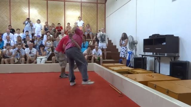 Змеиное представление на змеиной ферме смотреть онлайн