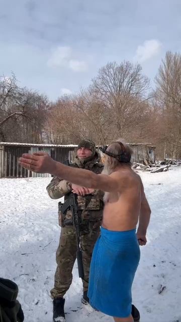 Бойцы спецназа "Ахмат" развозили гуманитарку.... смотреть онлайн