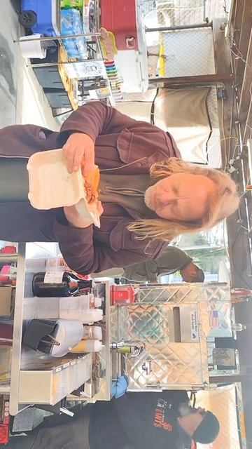 EVERYTHING IS VEGAN BUT... POSITIVE REVIEW OF VEGAN CHILI CHEESE DOG BY RIVER DOGS HOTDOGS OWNER! смотреть онлайн