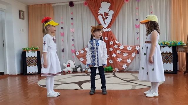 "Чия мама краща?" Дитячий театр #Казкарик під керівництвом Марії Камінської смотреть онлайн