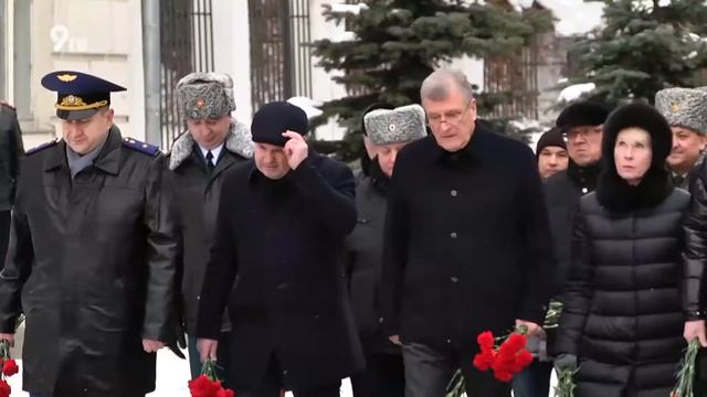 Возложение цветов к Вечному огню смотреть онлайн