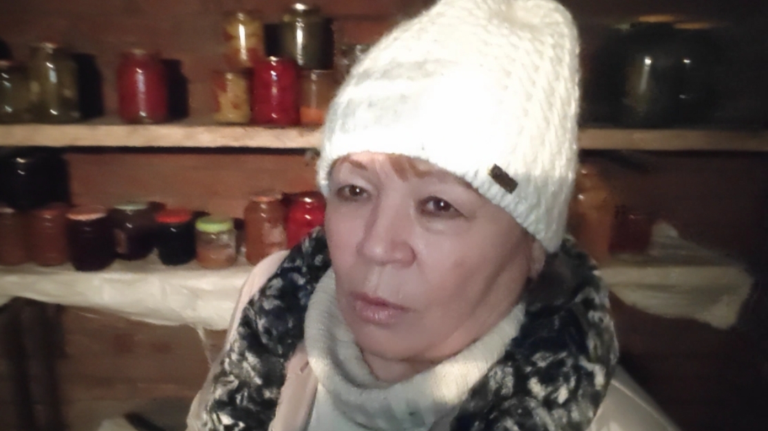 Жизнь в деревне // готовлю в первый раз пельмени с редькой // смотреть онлайн