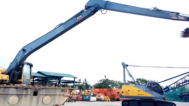 VOLVO Amphibious Excavator EC210B