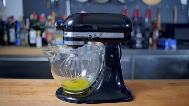 Binging with Babish: Perfect Key Lime Pie from Dexter смотреть онлайн