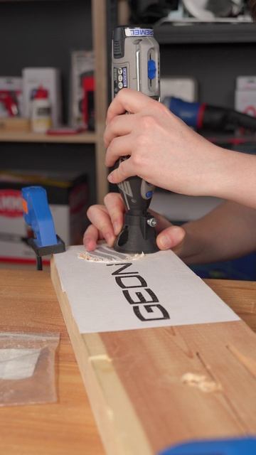 Фрезеровка логотипа #diy #своимируками #столярка смотреть онлайн