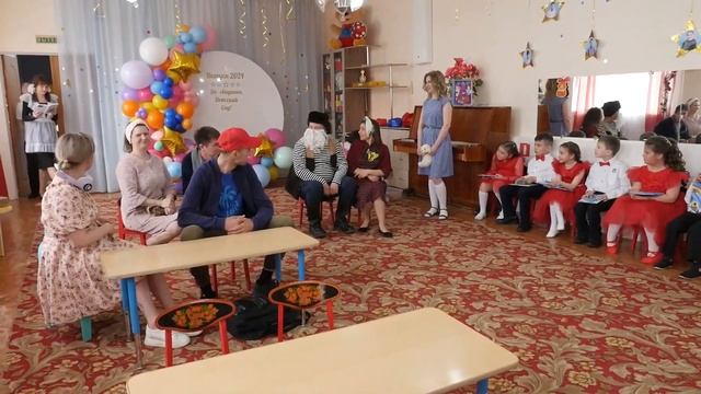 Семья Земляничкиных из Канаша. Сценка с родителями на выпускном в МБДОУ "Детский сад 13" г.Канаш смотреть онлайн