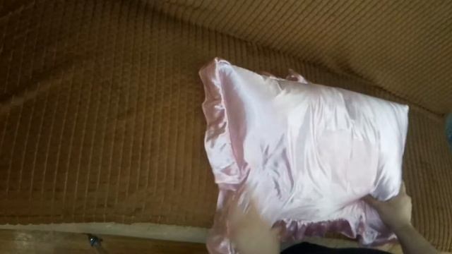 I touch the down pillow with my hands смотреть онлайн