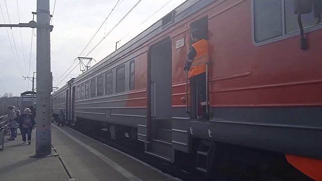 ЭД4МК-0052 сообщением Новосибирск-Главный - Жеребцово отправился с о.п Комаровка.