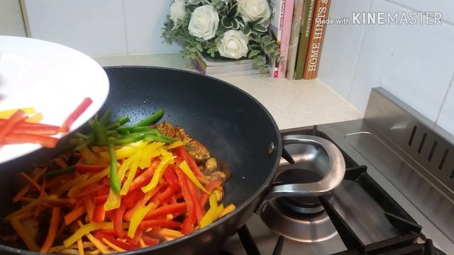 PANCIT BIHON & CANTON CHICKEN GUISADO || смотреть онлайн