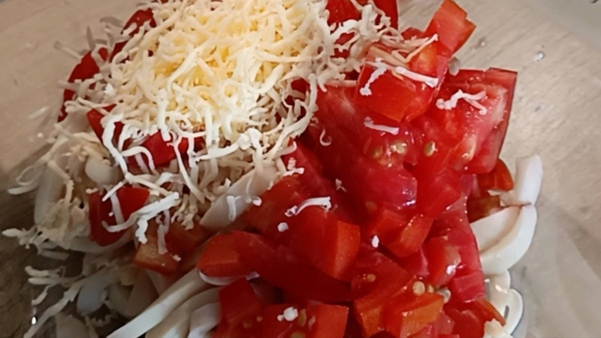 Самый простой и нереально вкусный салат с кальмарами. смотреть онлайн