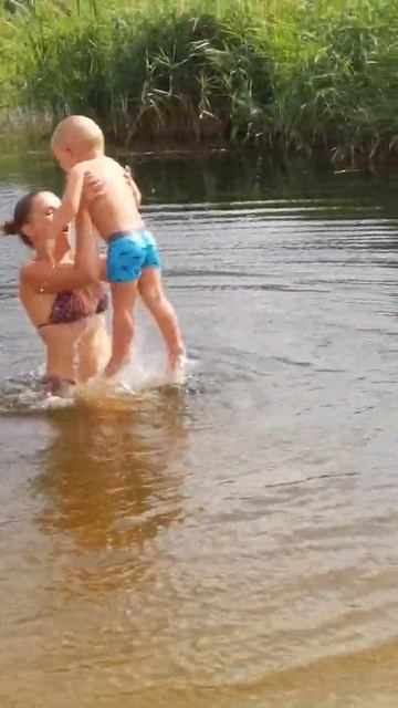 🏊❓как заходить с малышом купаться в воду в 2г 🐬