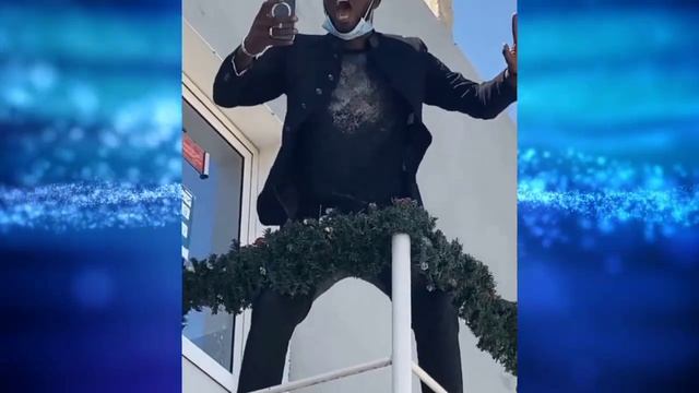 En haut des escaliers de la tfm abba no stress crée une incroyable ambiance avec pape cheikh diallo смотреть онлайн