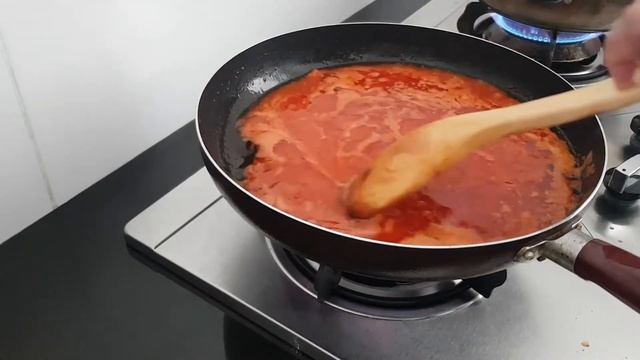 Nasi tomato / jollof rice (no background music) смотреть онлайн