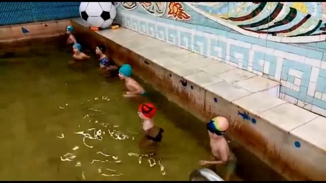 Бассейн Золотая рыбка смотреть онлайн