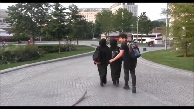 ЖЕСТОКИЙ РОЗЫГРЫШ СО ЗМЕЕЙ😄 смотреть онлайн