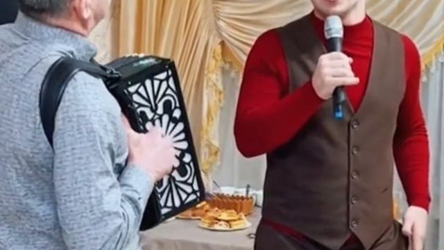 Искиткеч матур жыр. Чэчкэн белэн йорагемэ син узен килеп керден. Official смотреть онлайн