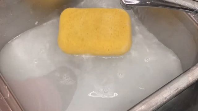 ASMR Rinse of Tide, Ajax, and Comet Paste || Satisfying Sponge Squeezes смотреть онлайн