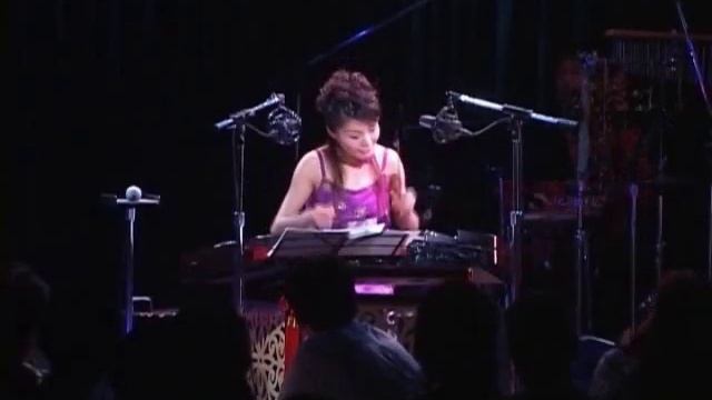 Weiwei`s Concert - `Lotus` played by Yang-Qin 揚琴 смотреть онлайн