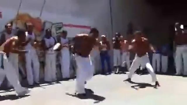 People Doing Capoeira in Salvador смотреть онлайн