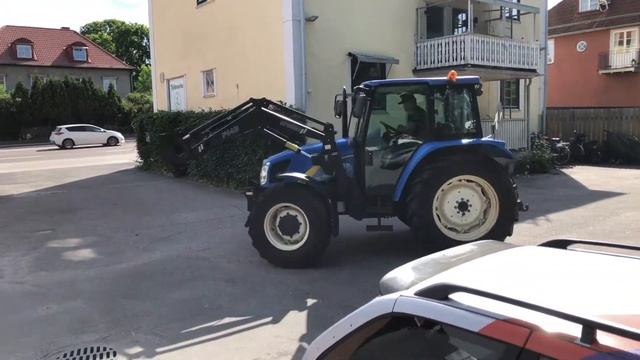 Köp Traktor New Holland T5040 på Klaravik смотреть онлайн