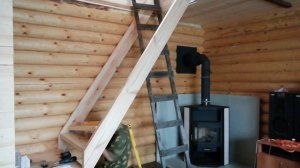 Устанавливаем межэтажную лестницу в деревянном доме