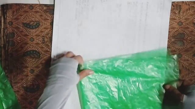 DIY cara membuat bunga mawar dari plastik kresek || red roses from a plastic bag смотреть онлайн