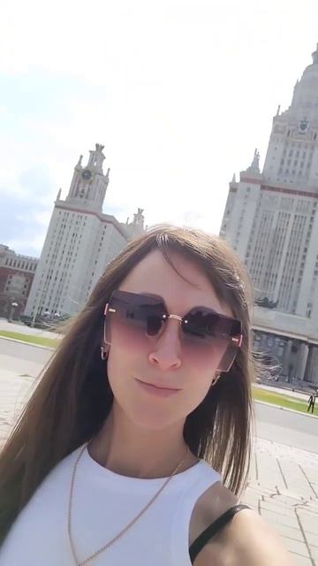 Москва. МГУ имени М.В.Ломоносова. Прогулка. Выпускной. 2023 год.