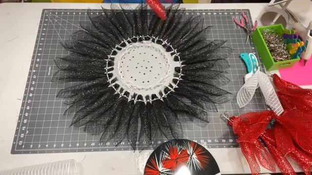 Crafty Liz CreeAtions/ Live Replay/ DIY How to Make a Patriotic Wreath смотреть онлайн