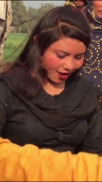 Young Girl's Local Desi Village Street Dancer's смотреть онлайн
