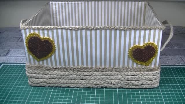 Корзина для хранения из картонной коробки . Декор коробки бумагой.Идея для организации пространства. смотреть онлайн