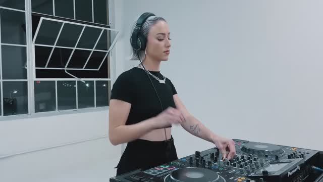 ARi - Metasin Live Series Ep. 006 [Melodic Techno Progressive House Mix] 4K смотреть онлайн