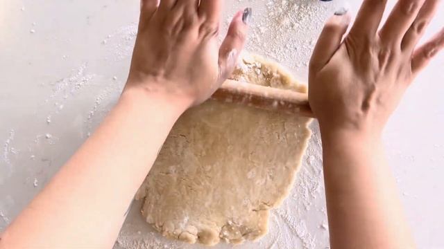 Rustic Strawberry Rhubarb Pie | From: Alana