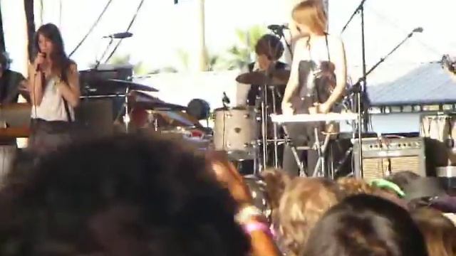 Charlotte Gainsbourg at Coachella 2010 смотреть онлайн