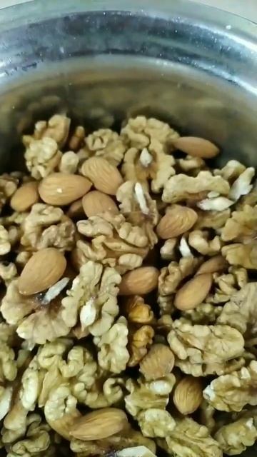 Замачиваю миндаль и грецкий орех! #йогатрав #специи #куровское #александрсолнцев смотреть онлайн